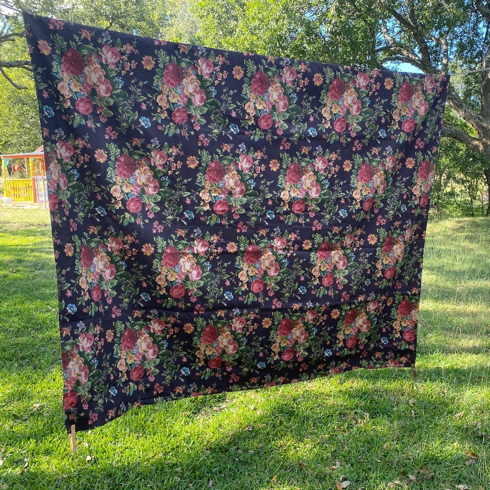 🌺Gorgeous Chocolate Brown Floral Tablecloth🌻